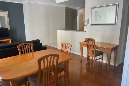 Furnished 2-Bedroom Apartment with Pool & Gym Access - Photo 3