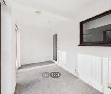 3 bedroom flat to rent - Photo 3
