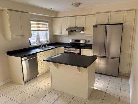 For Lease - 27 Ariel Road Unit# Main, Brampton, Ontario - Photo 4