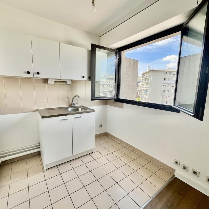 A LOUER GRAND STUDIO 31m² MONT VALERIEN - Photo 1