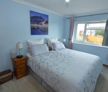 3 bedroom end of terrace house to rent - Photo 3