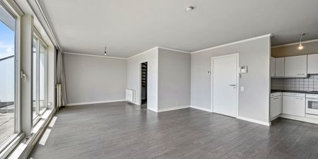 Appartement te huur in Kortrijk voor € 730 met 1 slaapkamer - Photo 2