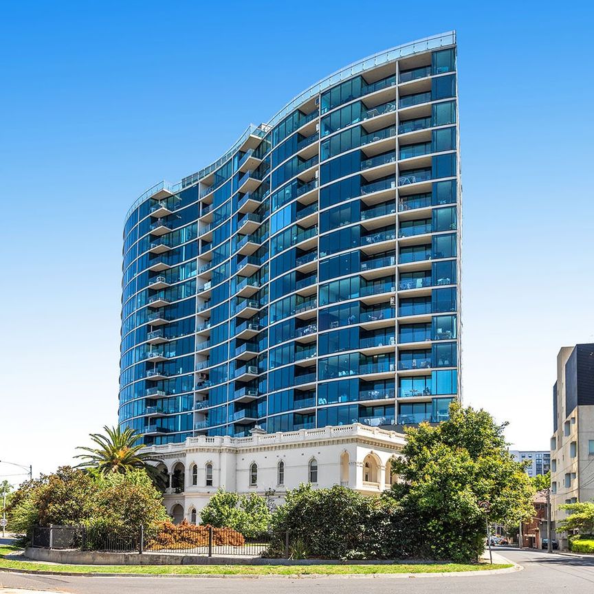 Executive Apartment Opposite Albert Park Lake - Photo 1