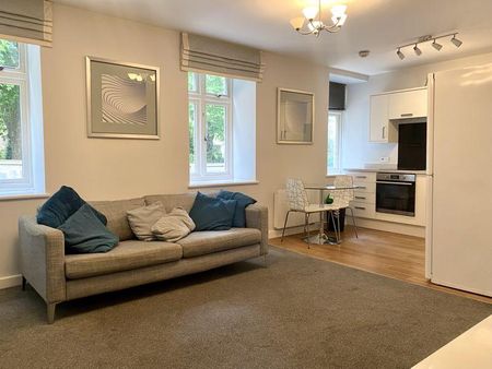 2 bedroom flat to rent - Photo 2