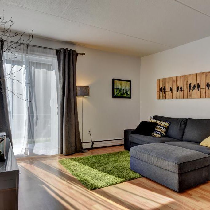 JOLI 3 1/2 RÉNOVÉ TOUT BÉTON - LIBRE - Photo 1