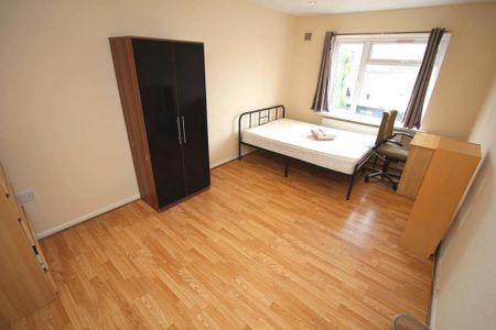 4 bedroom maisonette to rent - Photo 2