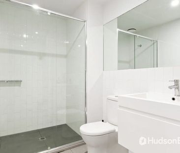 Easy living in the busy hub of Doncaster with 2 Car Parks - Photo 5