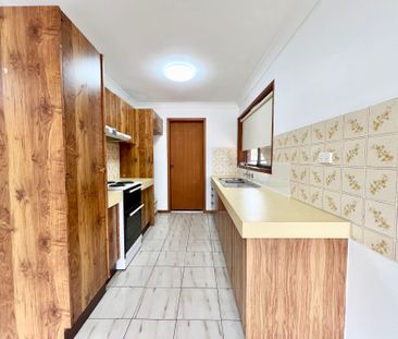 2 Bedroom townhouse located in the heart of Toukley! - Photo 5