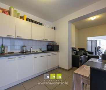 APPARTEMENT OP HET GELIJKVLOERS MET 2 SLAAPKAMERS DICHTBIJ HET CENT... - Foto 1