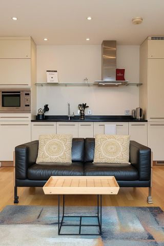 Newgate Street - Photo 2