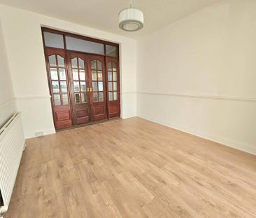 4 bedroom semi-detached house to rent - Photo 3