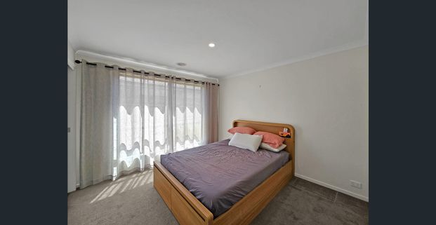 Double Side-Gate Access & Seamless Indoor–Outdoor Living - Photo 1