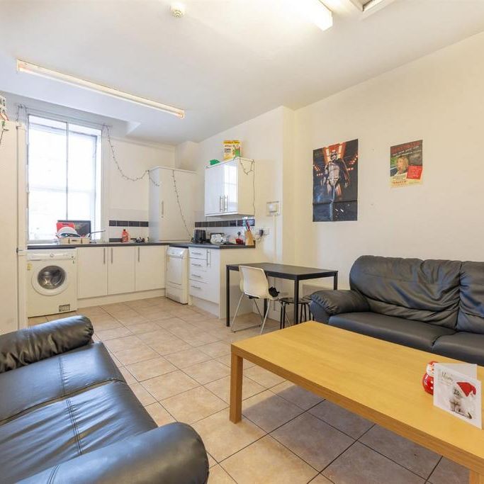 4 bedroom apartment to rent - Photo 1