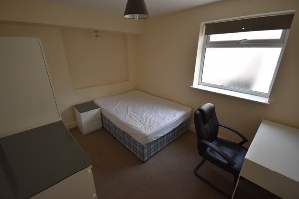 1 bed Room in Shared House - To Let - Photo 1