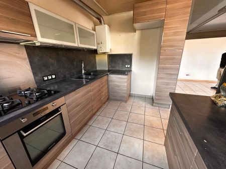 T3 GRATTE CIEL AVEC GARAGE ET CAVE - Villeurbanne, ... - Photo 5