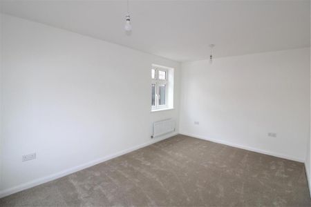 4 bedroom detached house to rent - Photo 4