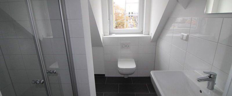 Perfekt für Singles - kleine DG-Wohnung mit Balkon und Fassadenvollwärmeschutz - Foto 1