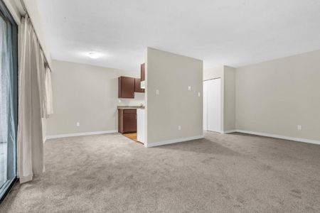 Maple Manor Apartments - Photo 2