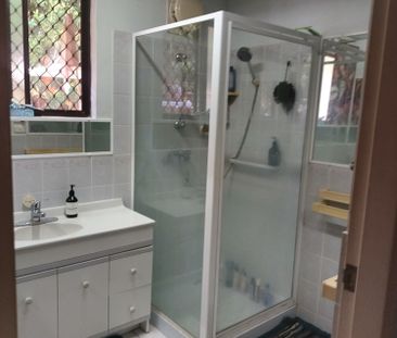 Wynnum West - Photo 6