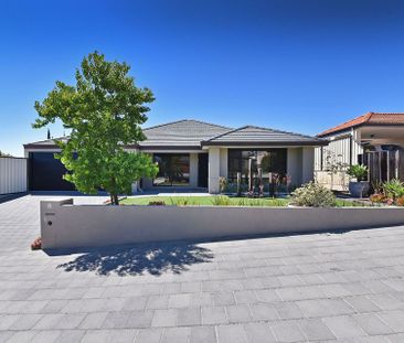 Lovely Spacious Family Home - Photo 2