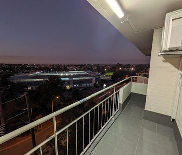 Modern Inner-City Living - Stylish Apartment in Prime West Perth Lo... - Photo 4