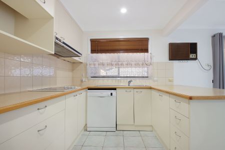 Spacious Family Home in Quiet Court Location - Photo 5