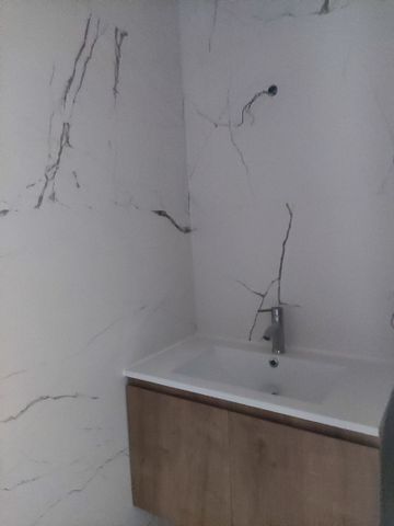 Location Appartement 1 pièce 39m² SETE 34200 - Photo 2