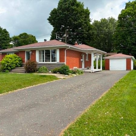 MAISON À LOUER DANS UN SECTEUR DE CHOIX À VICTORIAVILLE - SOIGNEUSEMENT ENTRETENUE - PRÈS DE TOUS LES SERVICES - Photo 3