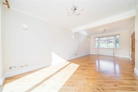 Milborough Crescent, Hither Green, SE12 - Photo 2