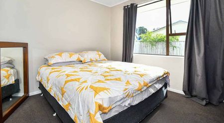 PAPAKURA, 3 BEDROOMS - Photo 3