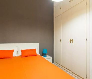 Room in a shared 4-bedroom apartment for rent in Almagro, perfect for students. - Foto 1