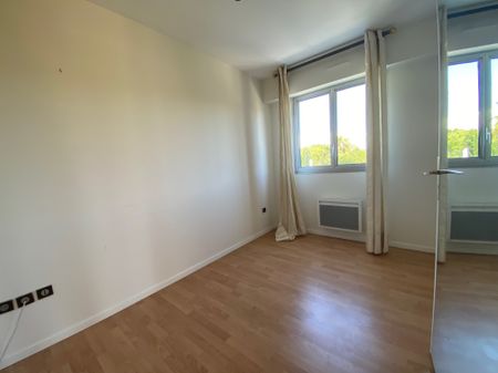 Location Appartement 3 pièces 61m² MARSEILLE 8ème - Photo 3