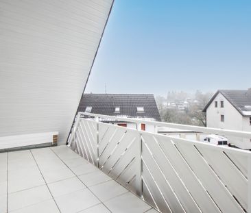 Top renovierte 3,5 Zimmer Dachgeschosswohnung mit Balkon und Einbau... - Foto 2