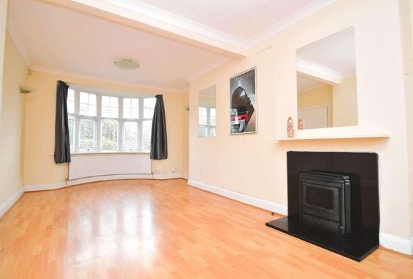 Moordown, London, SE18 - Photo 1