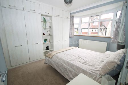 Price £2,750 pcm - Available Now - Unfurnished - Photo 2