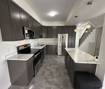 For Lease - 40 Kingsborough Dr Drive, Hamilton, Ontario - Photo 1