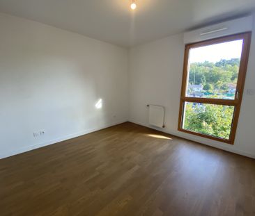 Location Appartement 3 pièces 60m² STE FOY LES LYON 69110 - Photo 2