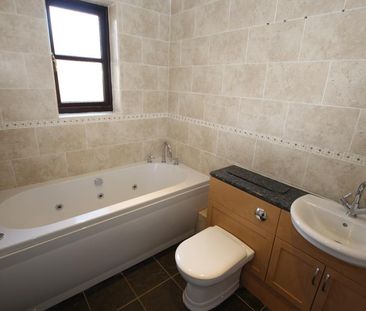 Pembroke Road, Woking, Surrey, GU22 - Photo 6