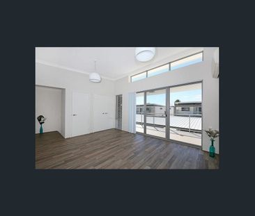 CENTRAL MANDURAH LIVING - LOCATION, LIGHT & LIFESTYLE! - Photo 2