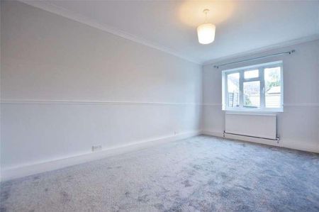 High Road, Byfleet, Surrey, KT14 - Photo 4