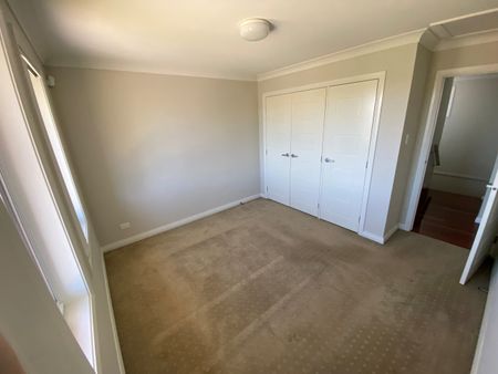 27 Voyager Street, GREGORY HILLS NSW 2557 - Photo 4