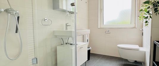 Modernes Wohnen mit Garten – Stilvoll möblierte 2-Zimmerwohnung in zentraler Lage Nürnbergs - Photo 1