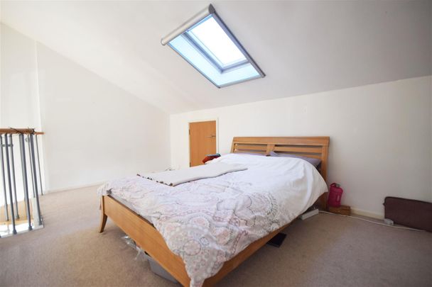 Whitton Road, Twickenham - 1 bedroomProperty for lettings - Chasebuchanan - Photo 1