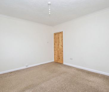Poplar Drive, Great Yarmouth, Filby - Photo 3