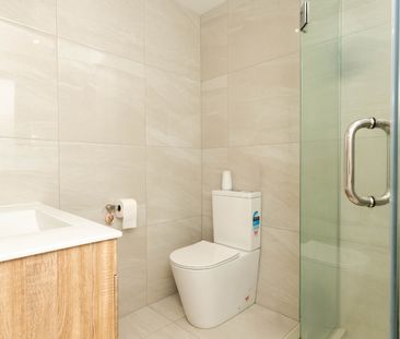 Spacious home - Photo 2