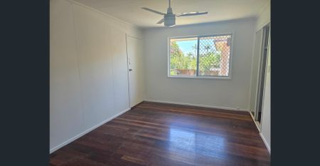 Freshly painted, New Kitchen and ready to move In - Photo 5
