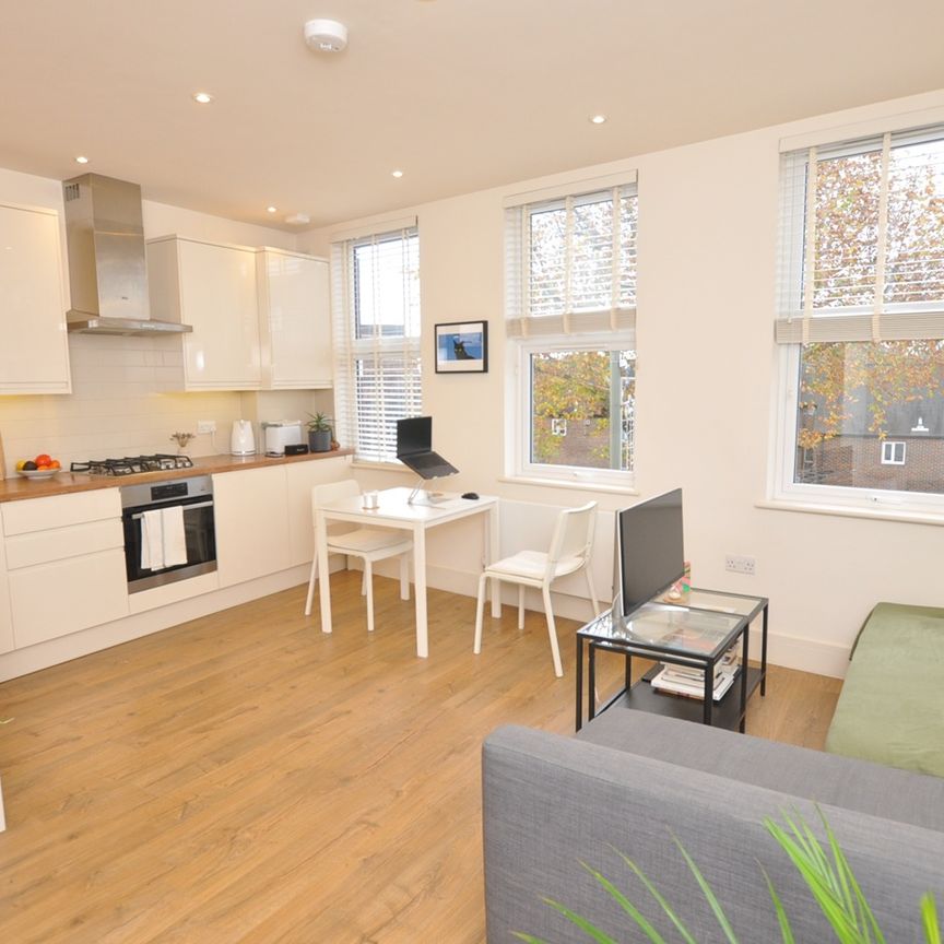 1 Bed Flat, High Road, N2 - Photo 1