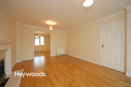 4 bedroom detached house to rent - Photo 2