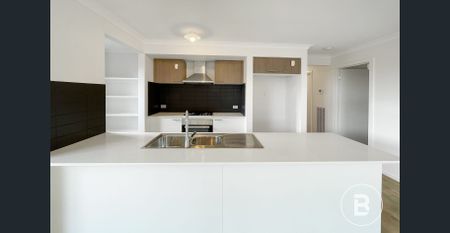 MODERN FOUR BEDROOM HOME IN DESIRED SUBURB - Photo 5