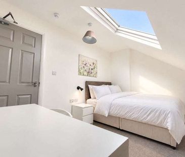 Romer Road Room 6 - Photo 1